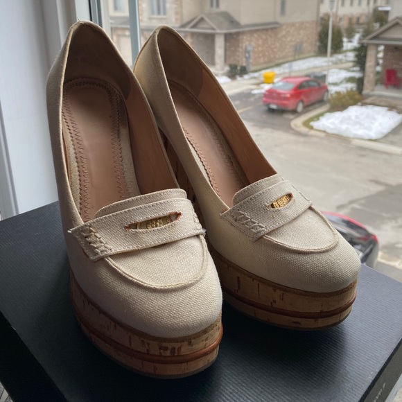 Chloe Wedge - Picture 2 of 10